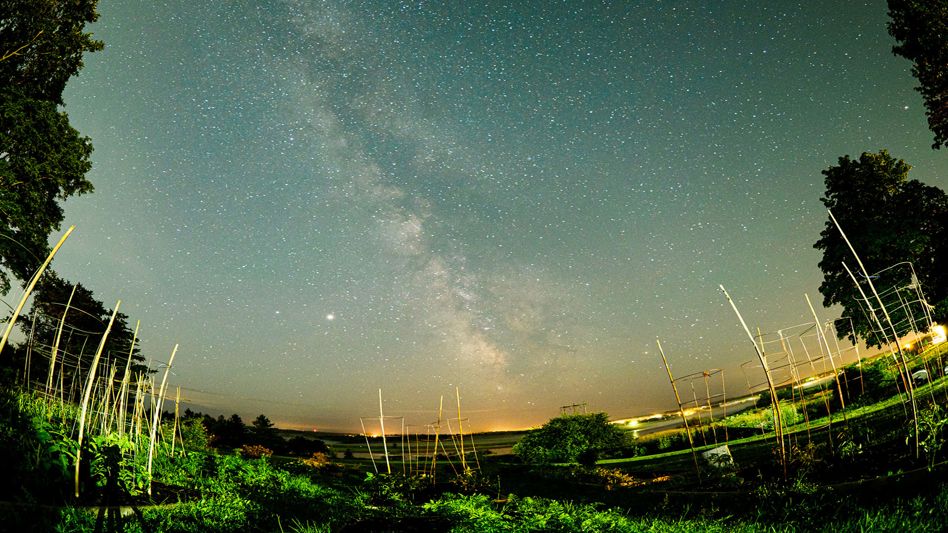 a rando astro shot with the milky way and jupiter